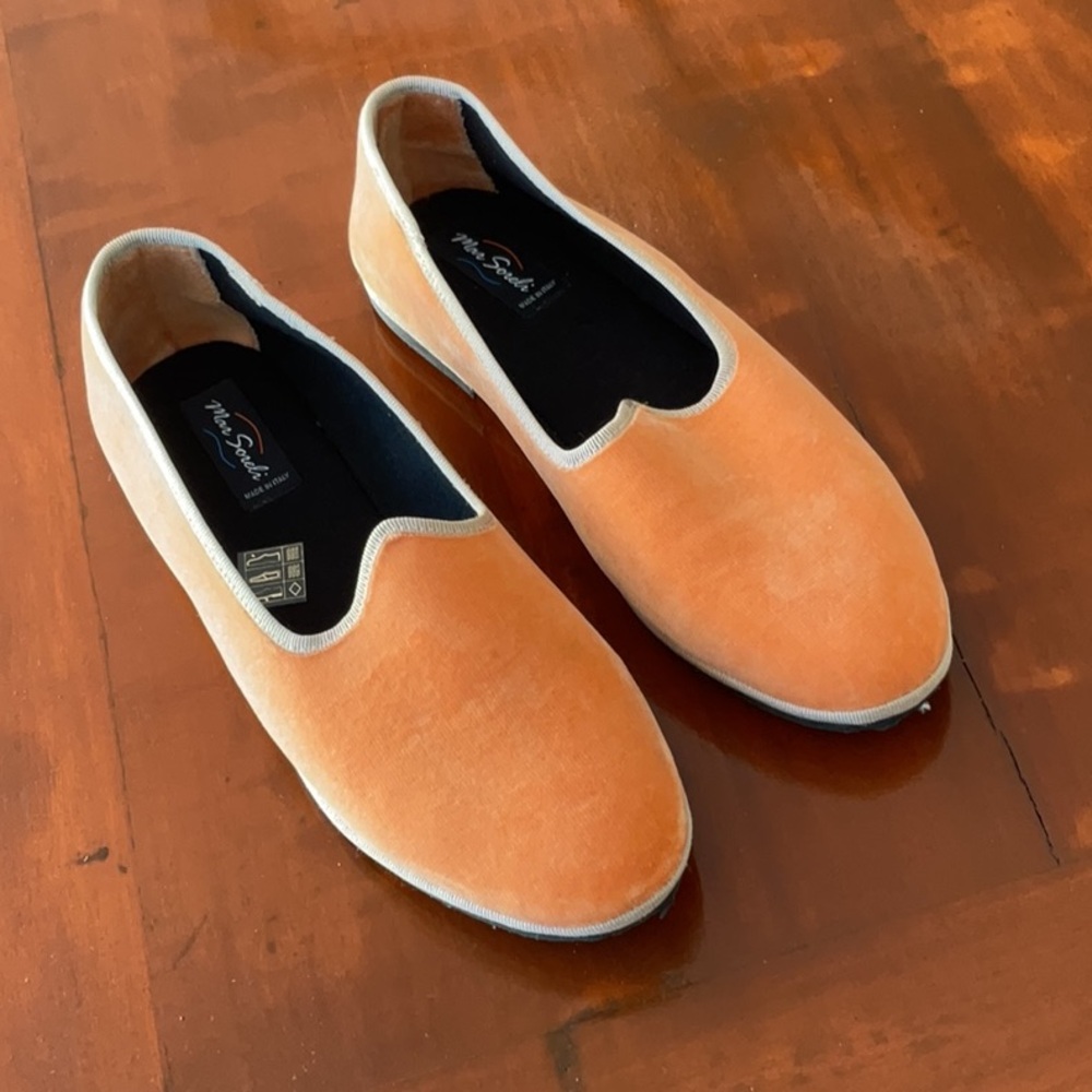 MAR SORELI Unisex Velvet Loafers . Narrow sole- women size 9 - men size 7